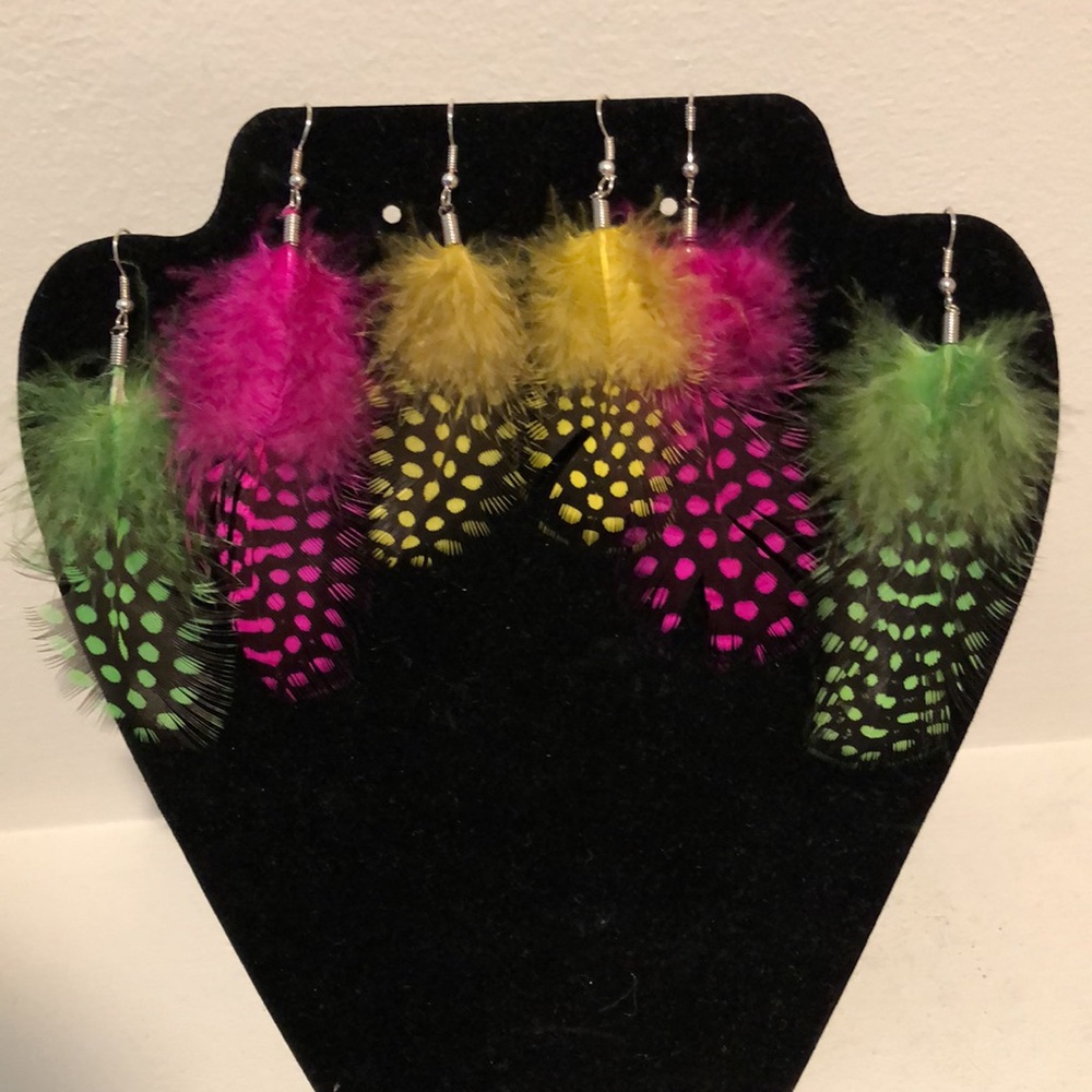 - Three sets of colored feather earrings. Brand new - Picture 6 of 6